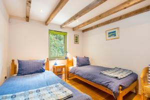 Voodi või voodid majutusasutuse Sloop Inn Cottage toas