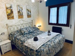 A bed or beds in a room at Casa turística ''Los chaleco'' en Lumbreras con terraza privada.