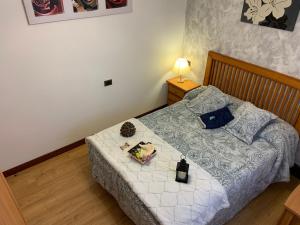 A bed or beds in a room at Casa turística ''Los chaleco'' en Lumbreras con terraza privada.