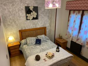 A bed or beds in a room at Casa turística ''Los chaleco'' en Lumbreras con terraza privada.