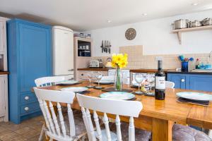 Kuchyň nebo kuchyňský kout v ubytování Barnacle Cottage + 22 fotografií