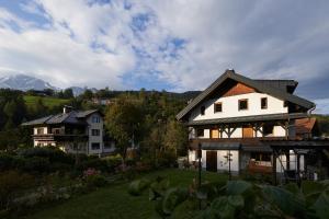 Nespecifikovaný výhled na hory nebo výhled na hory při pohledu z aparthotelu