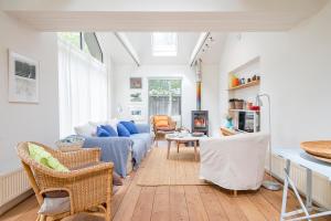 Et opholdsområde på Rosemary Cottage + 32 billeder