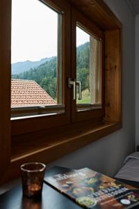 Nespecifikovaný výhled na hory nebo výhled na hory při pohledu z aparthotelu