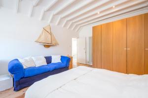 En eller flere senge i et værelse på Rosemary Cottage