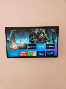 TV a/nebo společenská místnost v ubytování Dartoumana Ogla Zarzis 2