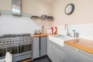 Η κουζίνα ή μικρή κουζίνα στο Ty Mor