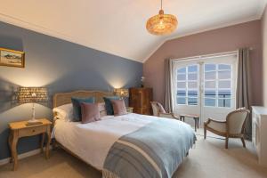 a bedroom with a bed and a window at Waterwynch House in Tenby