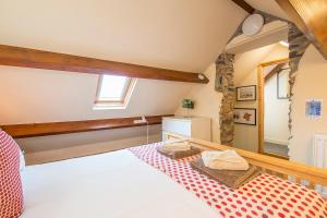 Ένα ή περισσότερα κρεβάτια σε δωμάτιο στο West Barn