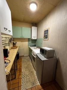 Dapur atau dapur kecil di T2 ancien hyper centre ville Orléans +1 gambar