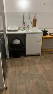 Η κουζίνα ή μικρή κουζίνα στο Bel appartement disponible +3 φωτογραφίες