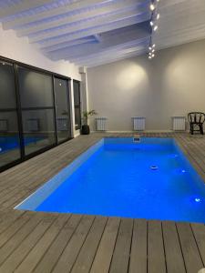 Hồ bơi trong/gần C&R APART