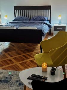 Postel nebo postele na pokoji v ubytování Dekster apartmani