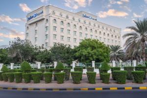 Puutarhaa majoituspaikan Radisson Blu Hotel, Muscat ulkopuolella
