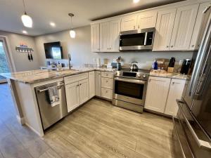 オガンキットにあるUpdated Ocean Towers Condo in Ogunquitのギャラリーの写真