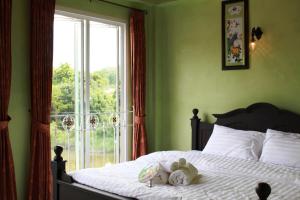 Кровать или кровати в номере Khaolak Boutique Hertitage