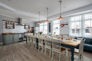 Η κουζίνα ή μικρή κουζίνα στο Hot tub & sauna, self catering house for 16 people