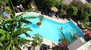 Bazén v ubytování Hotel Kalithea nebo v jeho okolí