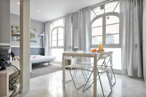 Postel nebo postele na pokoji v ubytování Stay U-nique Apartments GranDeGracia