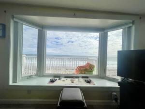 Gambar di galeri bagi New Ocean Surf 6 - Wells Beach Oceanfront Condo di Wells