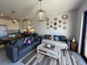 Una cocina o kitchenette en Modern 3Bdr Cyan Apt: Prime Spot