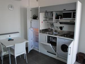 Kuchyň nebo kuchyňský kout v ubytování Residence La Nave