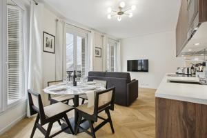 Televízia a/alebo spoločenská miestnosť v ubytovaní 268 Suite Ville - Superb apartment in Paris + 15 fotografií