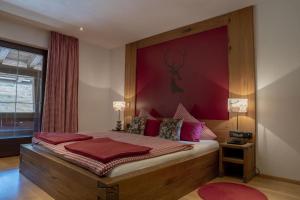 Photo de la galerie de l'établissement Sportalm Seefeld - Ski In Ski Out Doppelzimmer, à Seefeld in Tirol