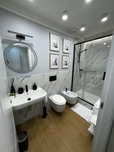 a bathroom with a sink and a toilet and a shower at Casa dì in Florence