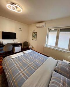 Postel nebo postele na pokoji v ubytování Dekster apartmani