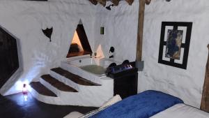 Postel nebo postele na pokoji v ubytování Hobbit Hotel El peñol Guatapé