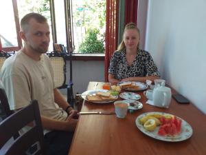 Comida en la casa de huéspedes o alrededores
