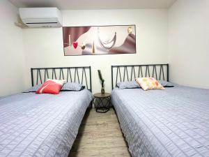 Katil atau katil-katil dalam bilik di HSH渋谷Hotel 电车三分钟可以到达新宿 幡ヶ谷 巴士直达涉谷 全新装修独栋小楼