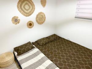 Katil atau katil-katil dalam bilik di HSH渋谷Hotel 电车三分钟可以到达新宿 幡ヶ谷 巴士直达涉谷 全新装修独栋小楼