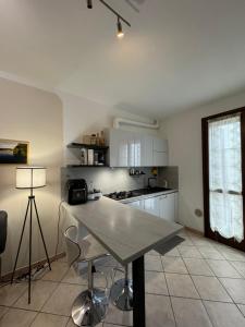 Η κουζίνα ή μικρή κουζίνα στο Appartamento GUEST HOUSE