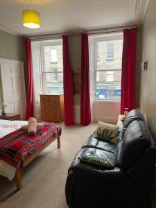 Ένα ή περισσότερα κρεβάτια σε δωμάτιο στο Spacious and Central city apartment