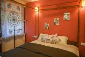 En eller flere senge i et værelse på Charlotte Homes by Nosso Amor