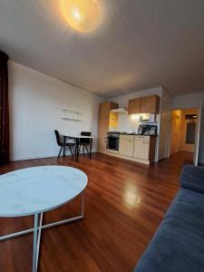 Η κουζίνα ή μικρή κουζίνα στο Apartments, 20 minutes from Amsterdam, Full service objectcode UM46