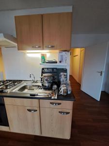 Η κουζίνα ή μικρή κουζίνα στο Apartments, 20 minutes from Amsterdam, Full service objectcode UM46 +1 φωτογραφίες