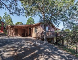 a log home with a porch and a deck at Casa Devine View in Ruidoso