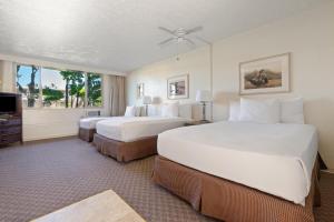 Postel nebo postele na pokoji v ubytování Maui Seaside Hotel + 37 fotografií