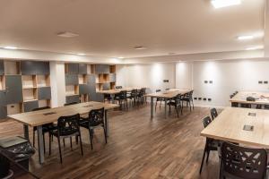 a large room with tables and chairs and wooden floors at Departamento 114 - Edificio VILAUT by INMOVE Temporarios in Córdoba