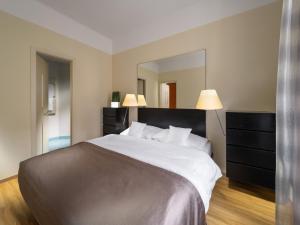 Postel nebo postele na pokoji v ubytování Mamaison Residence Belgická Prague
