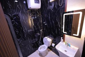 Un baño de Maysan Al Safwa Hotel 11 fotos más