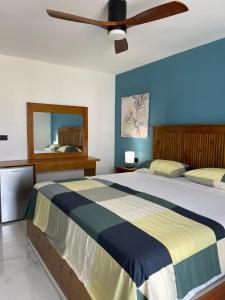 Postel nebo postele na pokoji v ubytování All Seasons Hotel