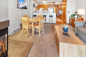 a living room with a table and chairs and a kitchen at SC105B 1BR 1BA Sleeps Six Wi-Fi Free Parking Close To Lift in Snowshoe