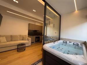 TV a/nebo společenská místnost v ubytování BlueMotion - CruiseNest Complex + 37 fotografií