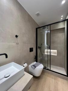 Bilik mandi di BlueMotion - CruiseNest Complex