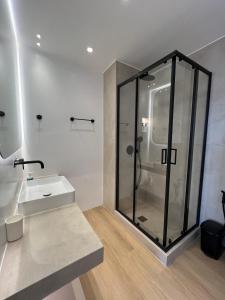 Bilik mandi di BlueMotion - CruiseNest Complex