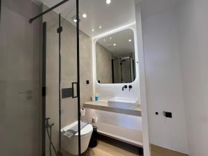 Bilik mandi di BlueMotion - CruiseNest Complex